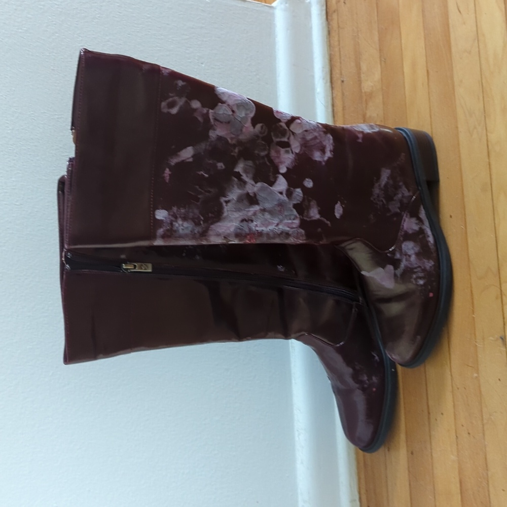 🆕 Cherry Red Distressed Women's Boots 7 W
